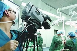 創(chuàng)下最多國(guó)際著名骨科大師在華手術(shù)直播紀(jì)錄，邀您見證中國(guó)骨科傳奇